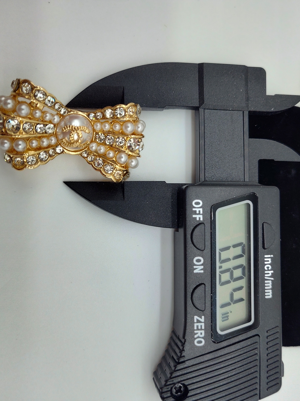 CHANEL CC Pearl Crystal Bow Barrettes Pair Gold Hair Clips 25A France - Picture 8 of 8